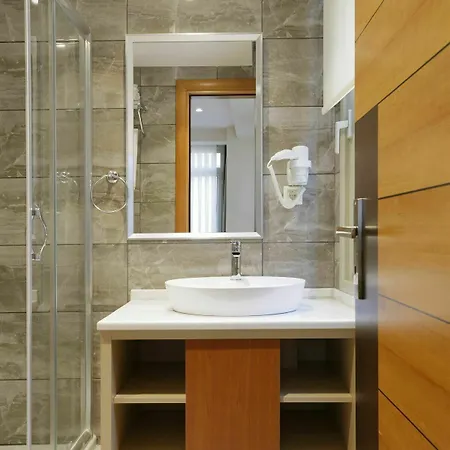 Nishant Hotel 3*